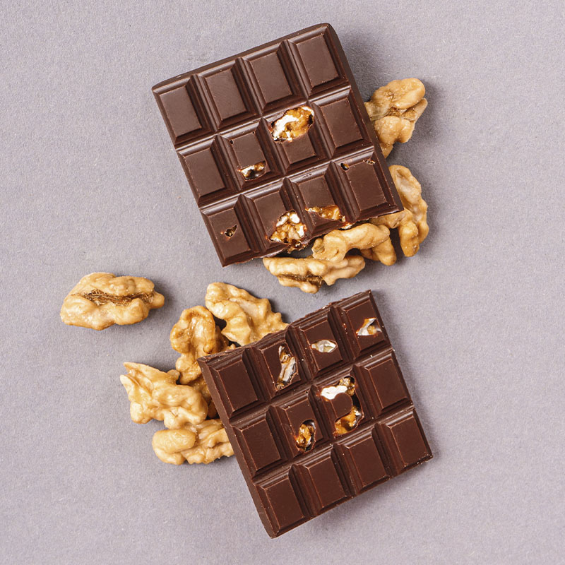 Чорний шоколад 77% з волоським горіхом, 30 г в упаковці large popup