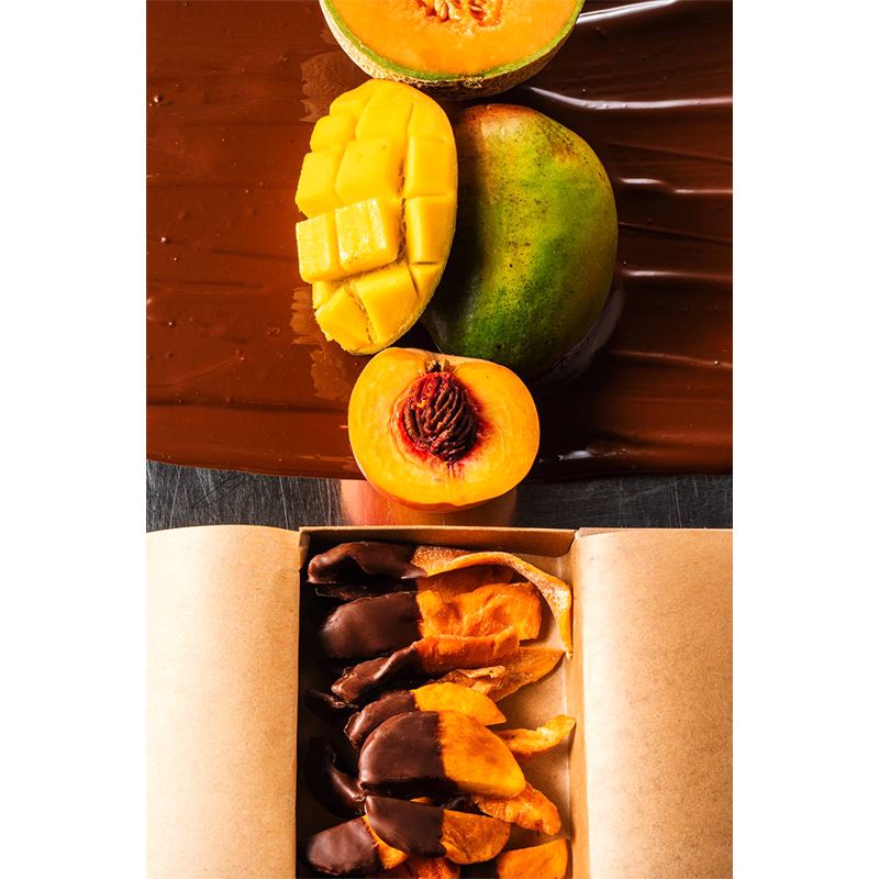 Фрукти манго, диня та персик в шоколаді, 185 г +/- 5 г в упаковці thumbnail popup