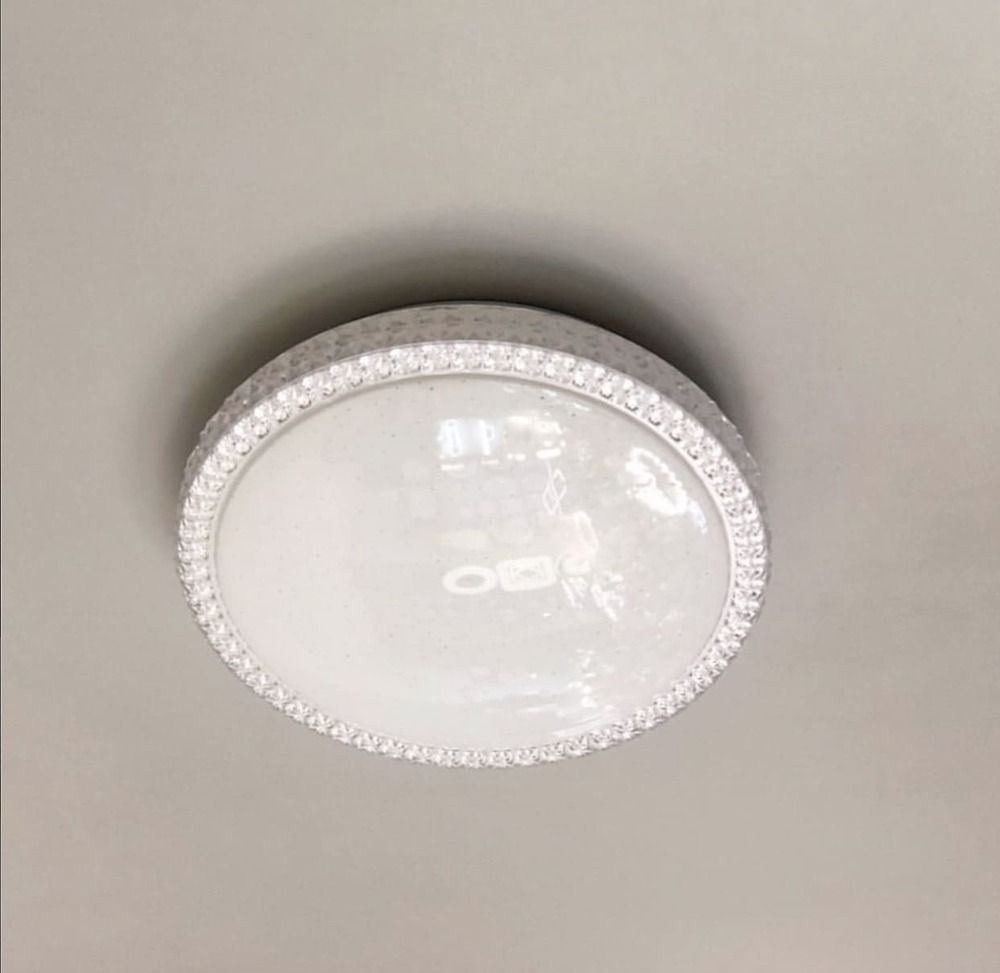 LED світильник білого кольору thumbnail popup