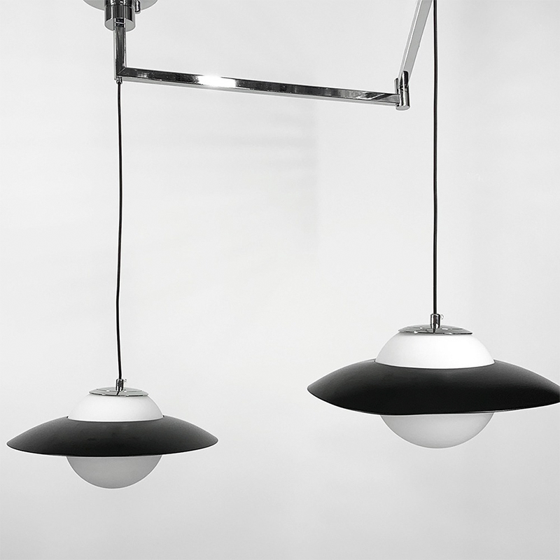 Регулюючий підвісний світильник в хромовому корпусі на 2 лампочки з чорним обводком large popup