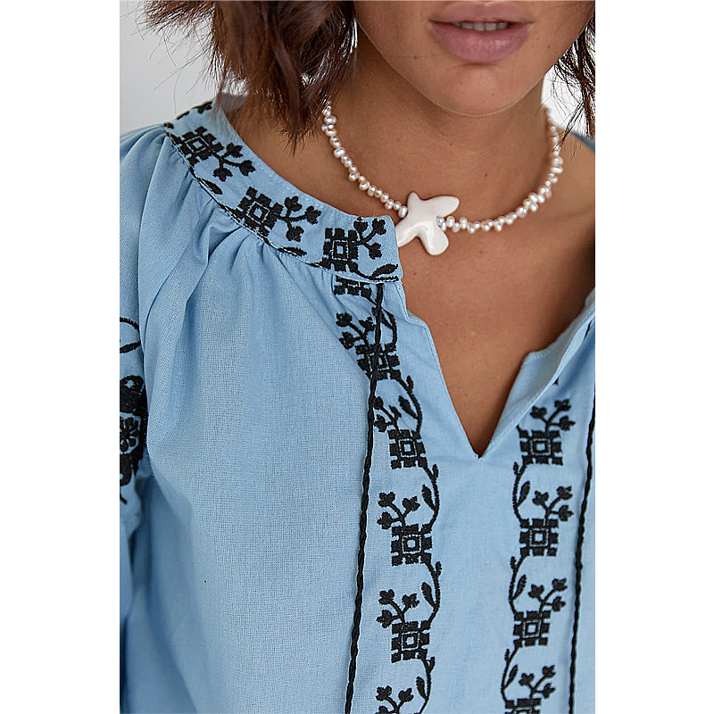 Вишиванка sofi_dream з вишивкою гладдю на рукавах, жіноча, блакитна, р. М (5444) large popup